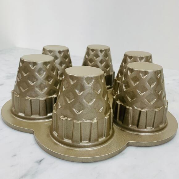 WILLIAMS-SONOMA Nordic Ware Ice Cream Cone Cupcake Pan 4.5 Cups Gold USA EUC - Picture 6 of 8